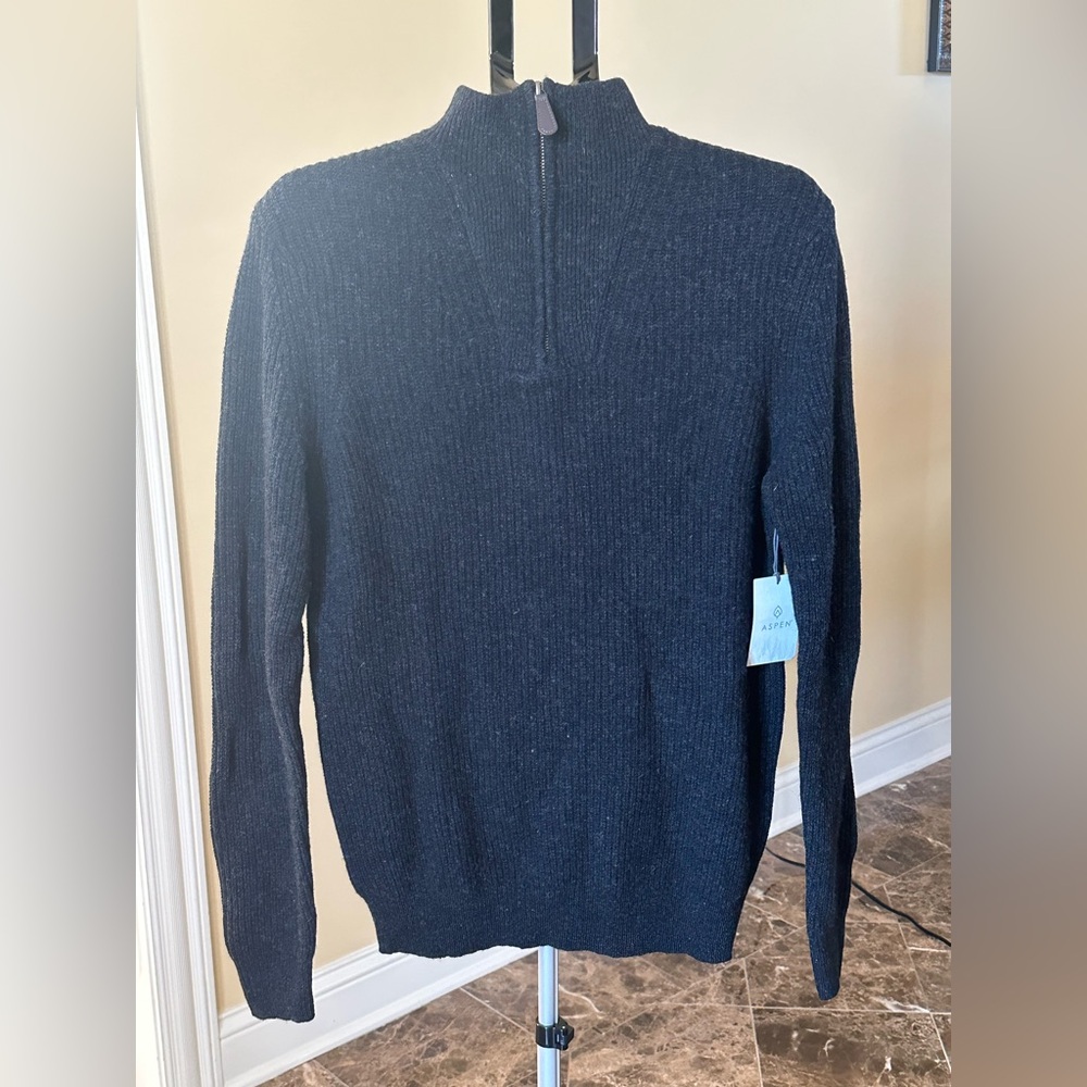 NWT Men’s ASPEN lambswool blend sweater Medium